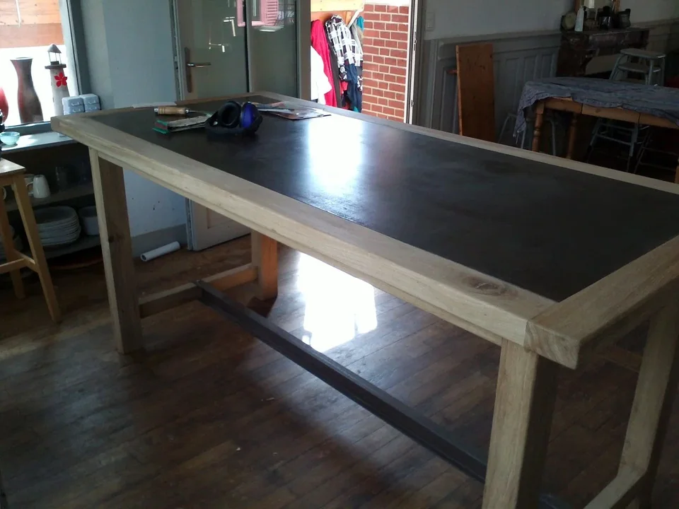 Réalisation d'une table à partir d'un marbre d'imprimerie