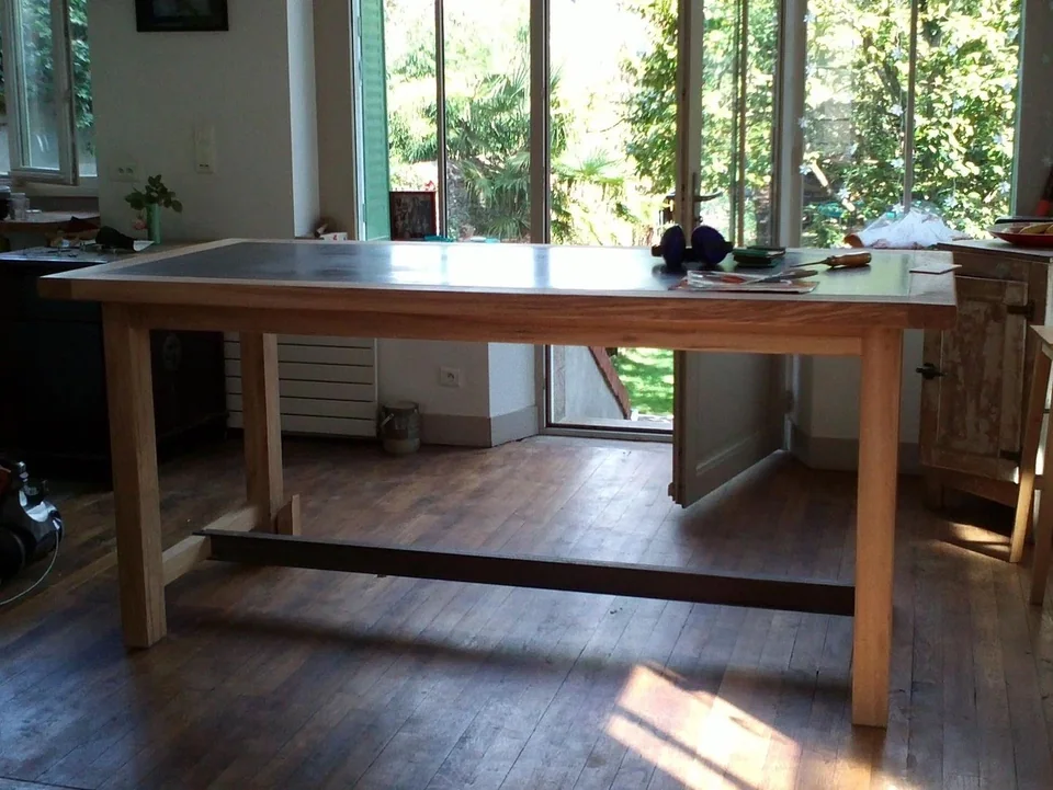 Création d'une table sur mesure à partir d'un marbre d'imprimerie