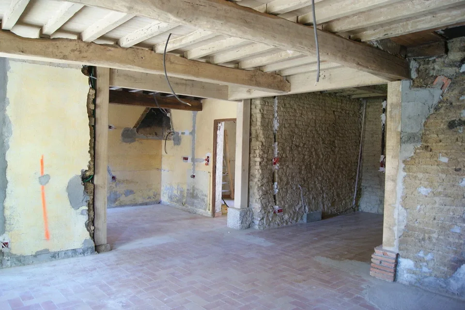 Création d'ouvertures en rénovation grâce à la pose de poutres porteuses et poteaux