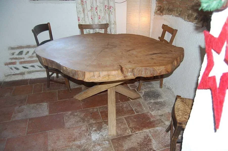 Réalisation d'un pied de table en chêne, taillé en "Buenos aires"