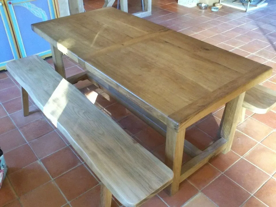 Réalisation d'une table en chêne massif et banc en bois d'orme
