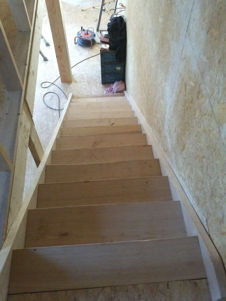 Réalisation d'un escalier droit en châtaignier
