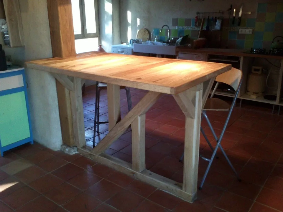 Réalisation d'un bar en chêne (colombage) et bois d'orme (plan de travail)