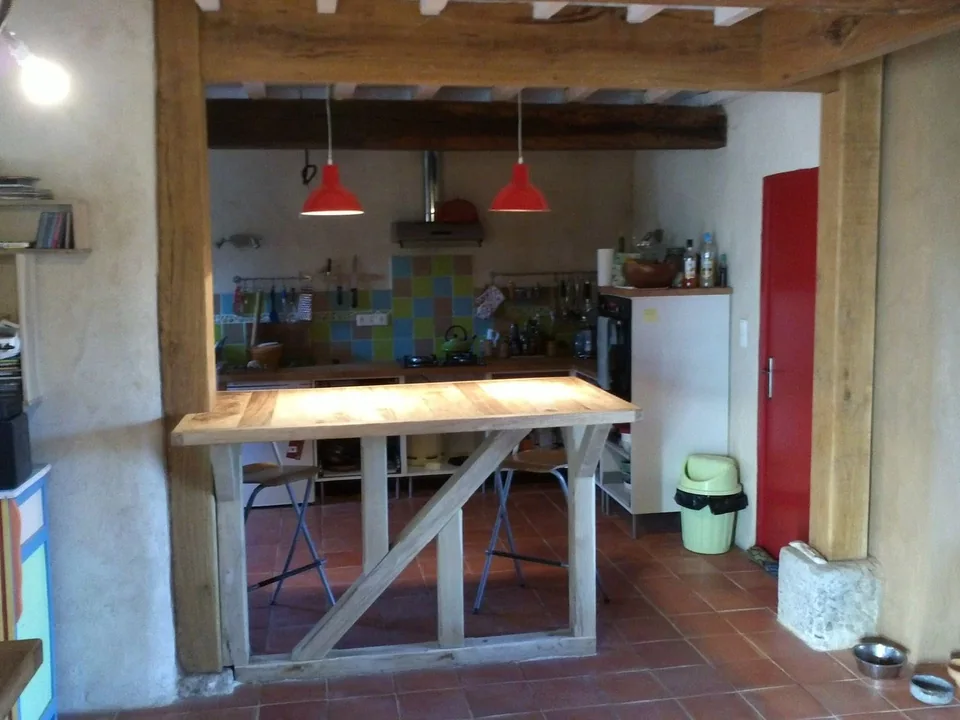 Réalisation d'un bar en chêne (colombage) et bois d'orme (plan de travail)
